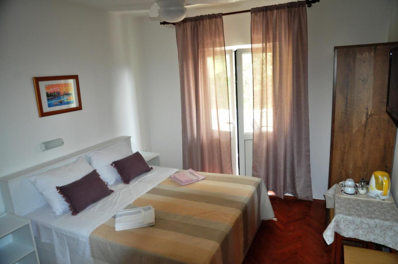 Rose Rooms At Island Of Rab Banjol 외부 사진
